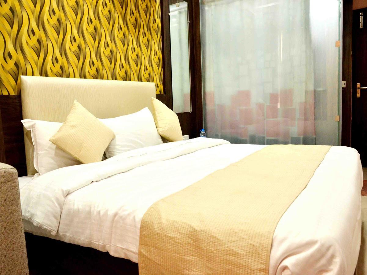 Oyo 2403 Hotel Aamantran Avenue Ujjain Exterior foto