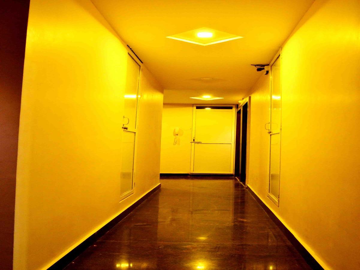 Oyo 2403 Hotel Aamantran Avenue Ujjain Exterior foto